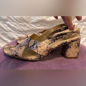 Naturalizer snakeskin print leather 2” block heel sandals size 8Wide NWOT